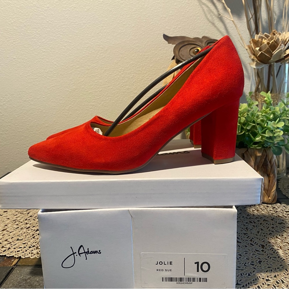 New women’s size 10 red velvet heels